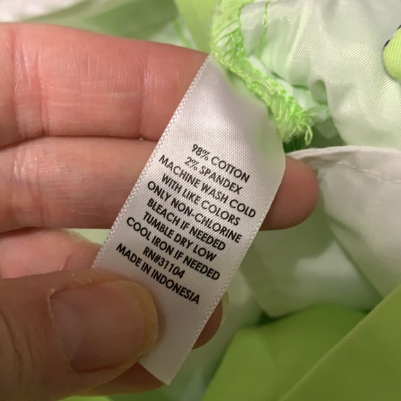 Bright green shorts EUC perfect condition - Picture 7 of 7